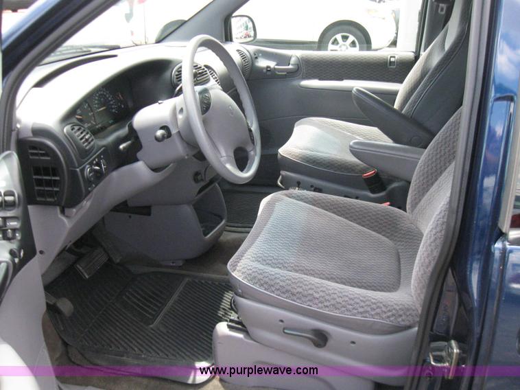 image for item 2242 2000 Dodge Grand Caravan SE minivan
