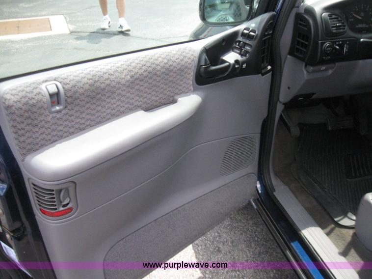 image for item 2242 2000 Dodge Grand Caravan SE minivan