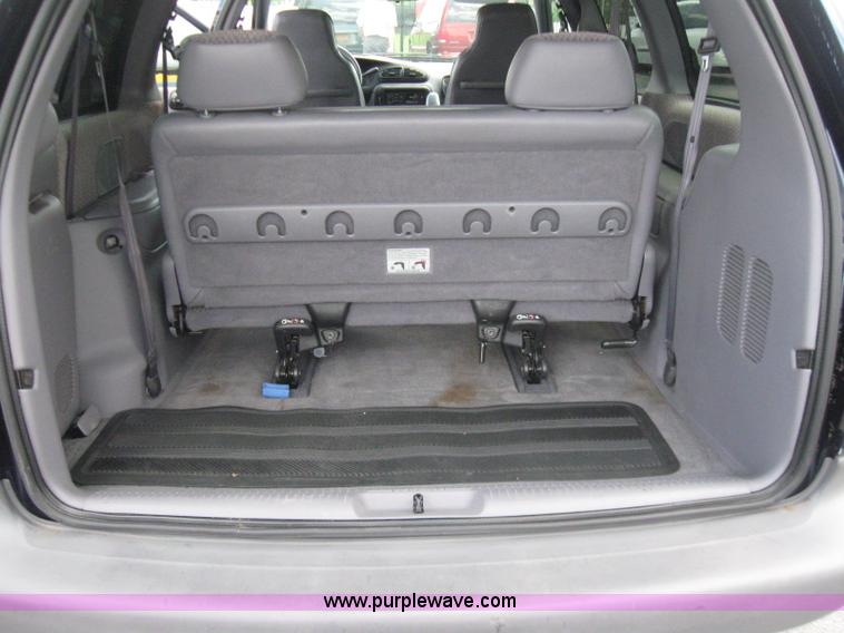 image for item 2242 2000 Dodge Grand Caravan SE minivan