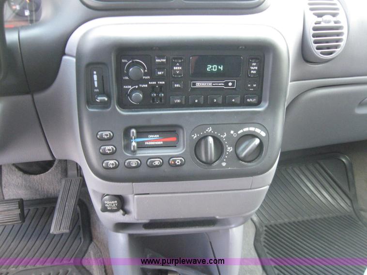 image for item 2242 2000 Dodge Grand Caravan SE minivan