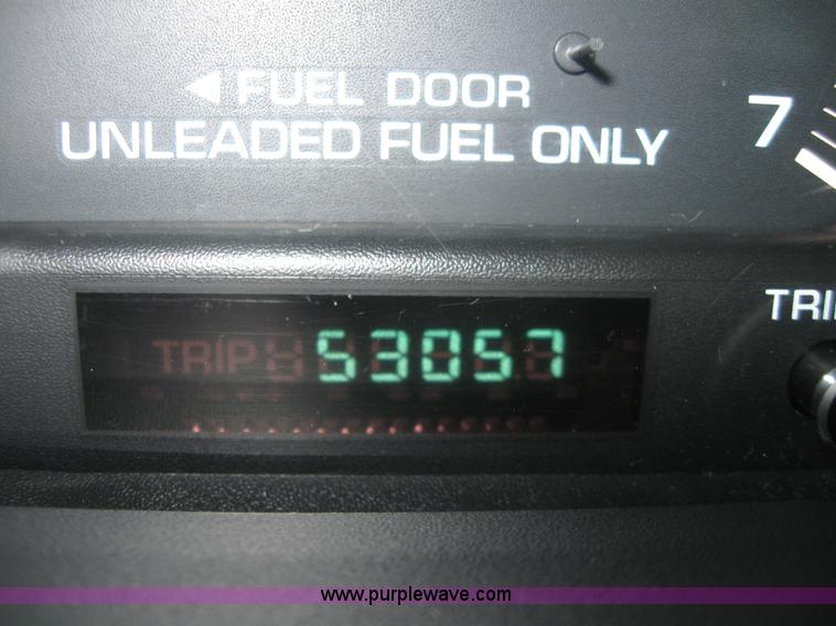 image for item 2242 2000 Dodge Grand Caravan SE minivan