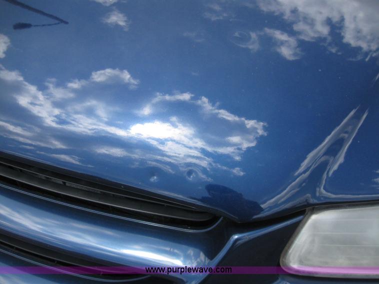 image for item 2242 2000 Dodge Grand Caravan SE minivan