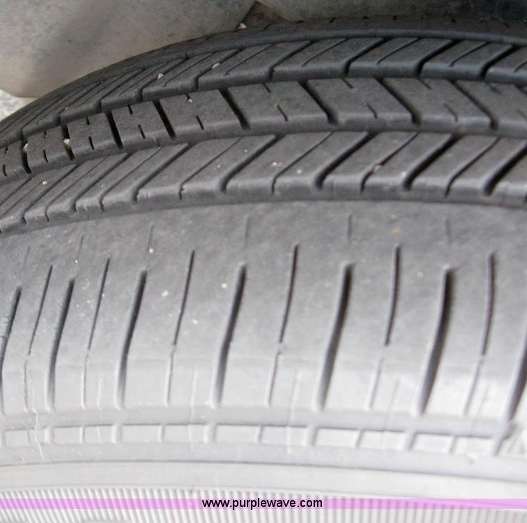 image for item 2242 2000 Dodge Grand Caravan SE minivan