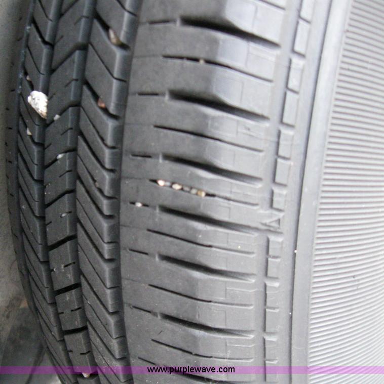 image for item 2242 2000 Dodge Grand Caravan SE minivan