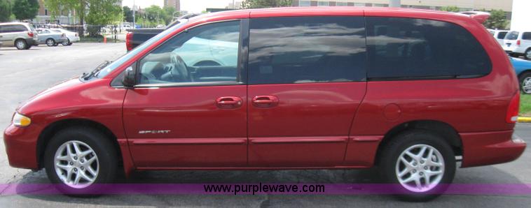 image for item 2243 2000 Dodge Grand Caravan SE minivan