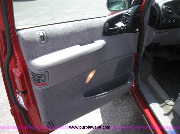 image for item 2243 2000 Dodge Grand Caravan SE minivan
