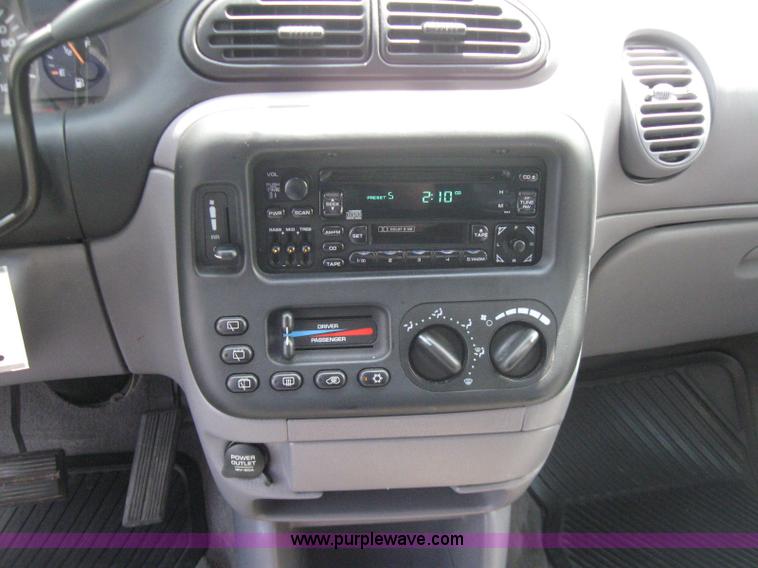 image for item 2243 2000 Dodge Grand Caravan SE minivan