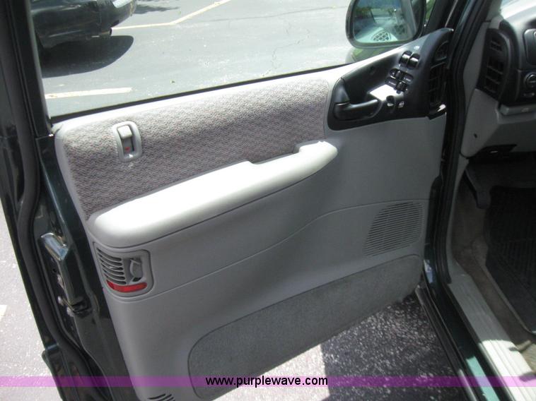 image for item 2244 2000 Dodge Grand Caravan SE minivan