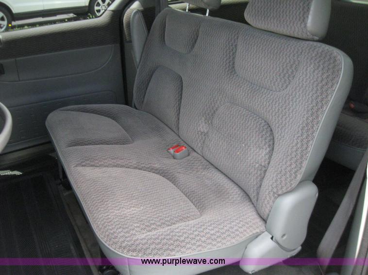 image for item 2244 2000 Dodge Grand Caravan SE minivan