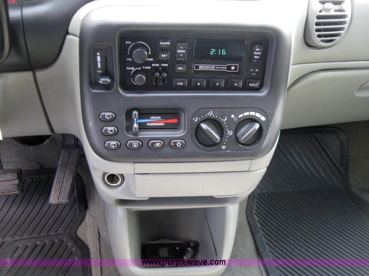 image for item 2244 2000 Dodge Grand Caravan SE minivan