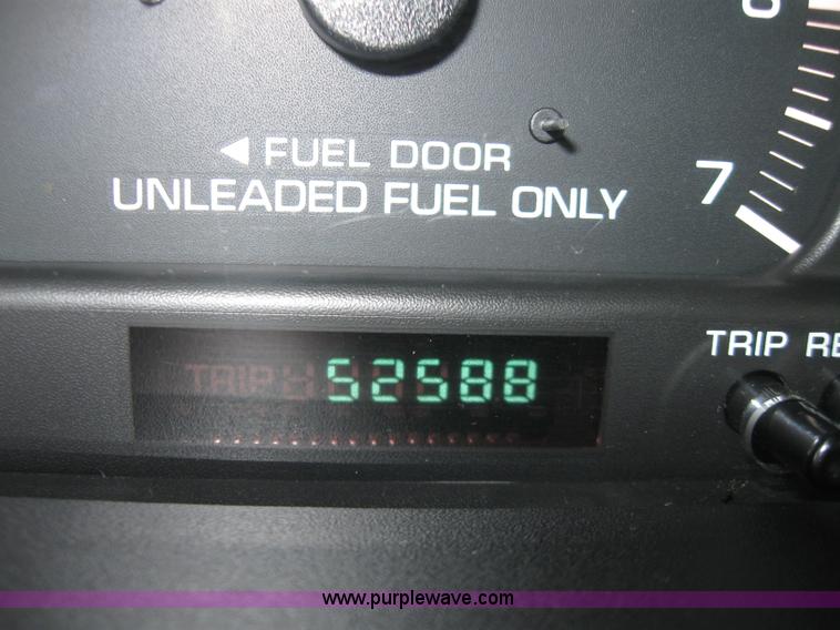 image for item 2244 2000 Dodge Grand Caravan SE minivan