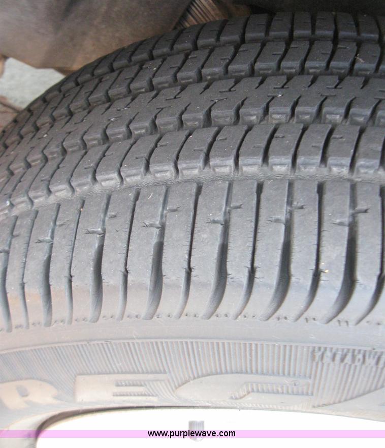 image for item 2244 2000 Dodge Grand Caravan SE minivan