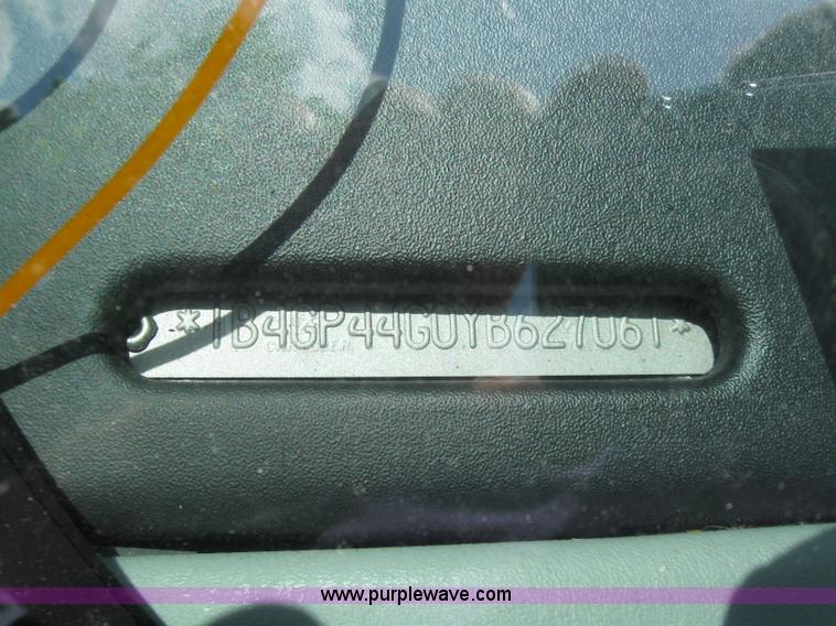 image for item 2244 2000 Dodge Grand Caravan SE minivan