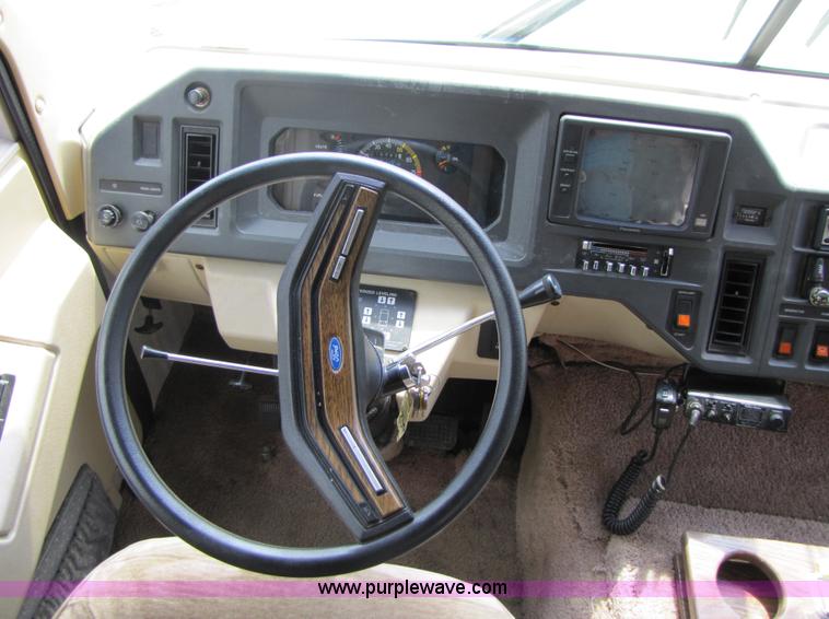 image for item 3381 1992 Fleetwood Pace Arrow RV
