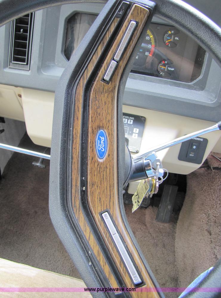 image for item 3381 1992 Fleetwood Pace Arrow RV