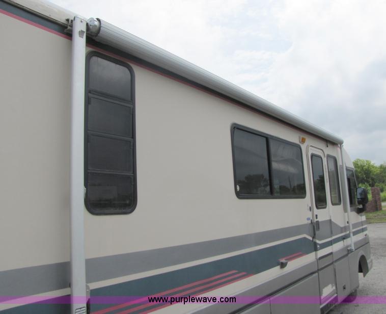 image for item 3381 1992 Fleetwood Pace Arrow RV