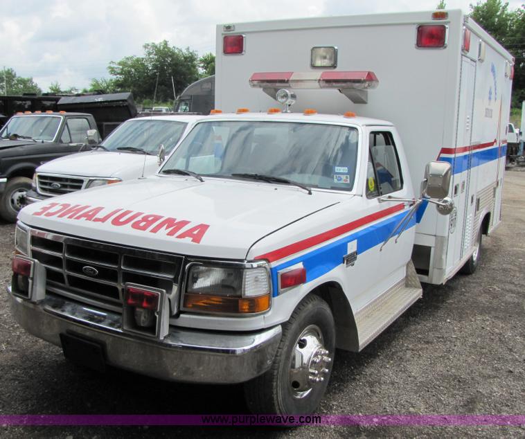 image for item 3510 1997 Ford F350 ambulance