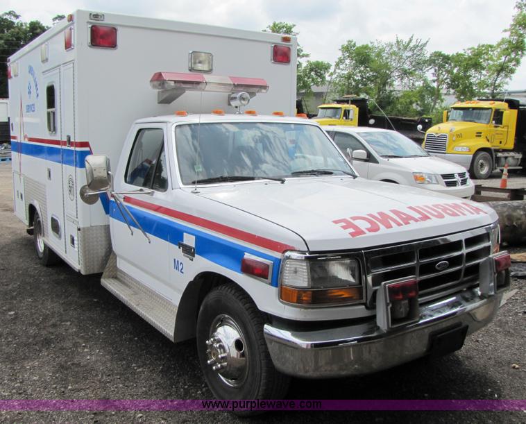 image for item 3510 1997 Ford F350 ambulance