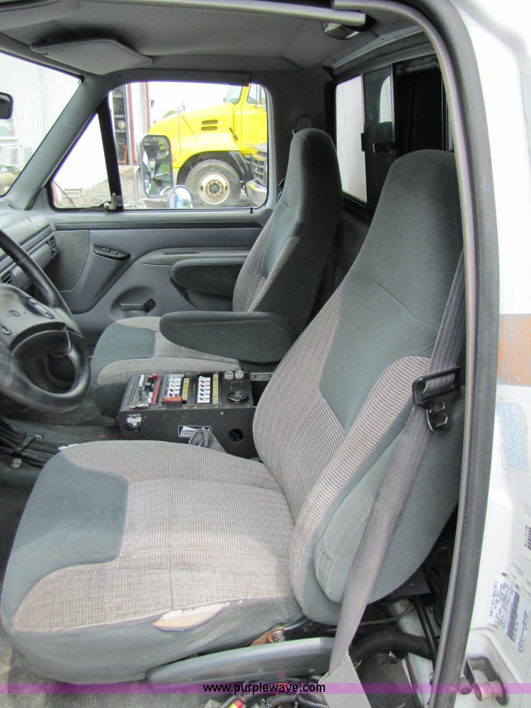 image for item 3510 1997 Ford F350 ambulance