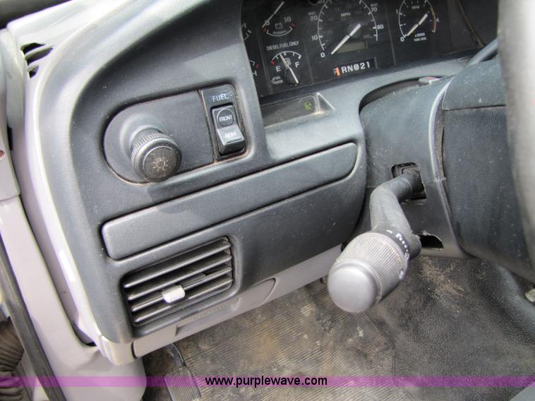 image for item 3510 1997 Ford F350 ambulance