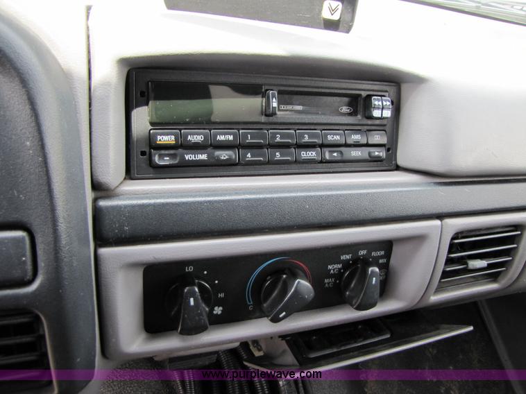 image for item 3510 1997 Ford F350 ambulance