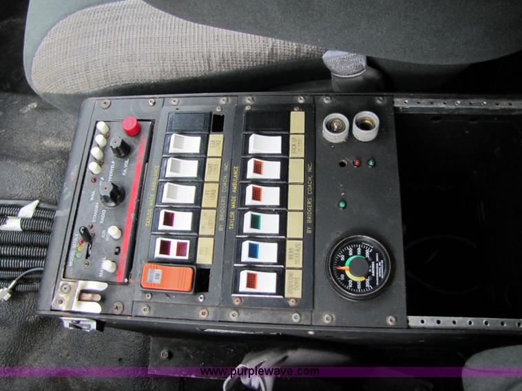 image for item 3510 1997 Ford F350 ambulance