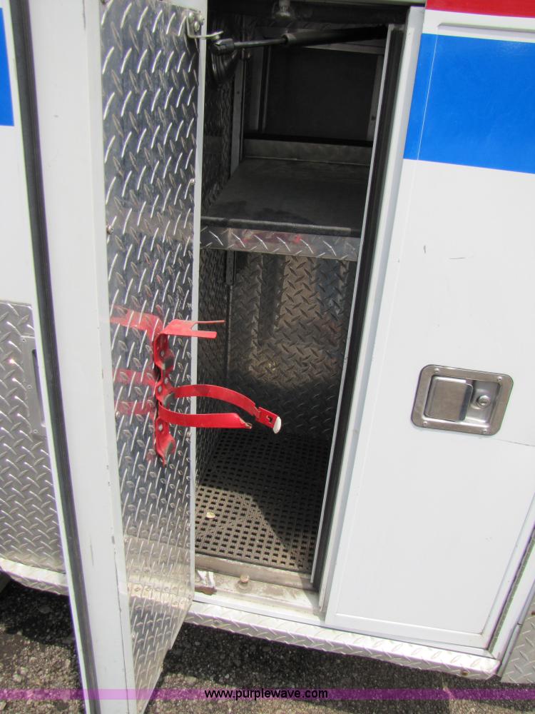 image for item 3510 1997 Ford F350 ambulance