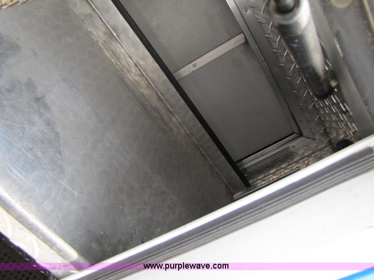 image for item 3510 1997 Ford F350 ambulance