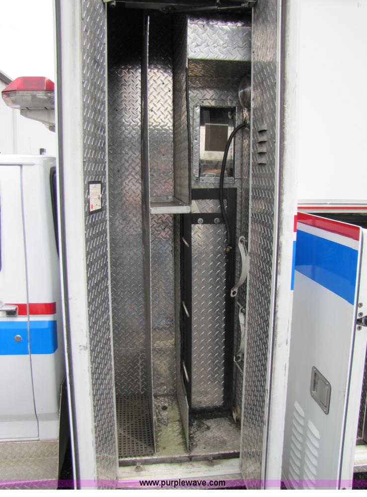 image for item 3510 1997 Ford F350 ambulance
