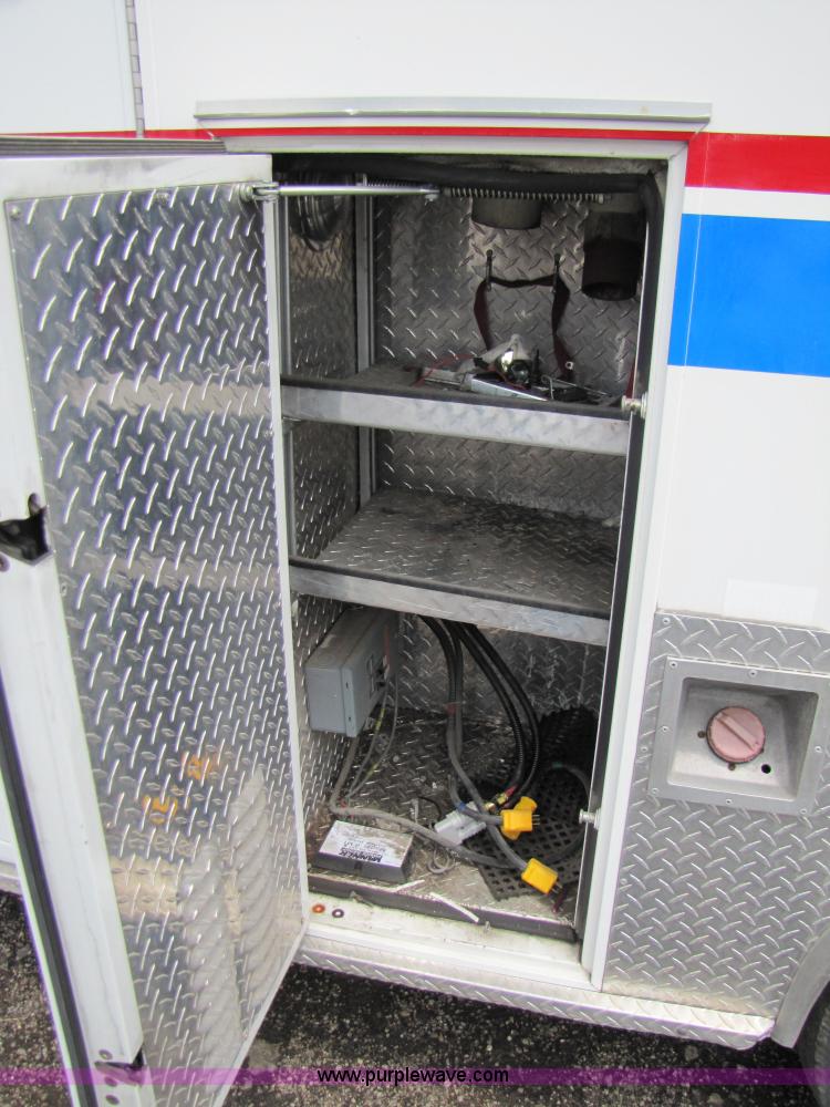image for item 3510 1997 Ford F350 ambulance