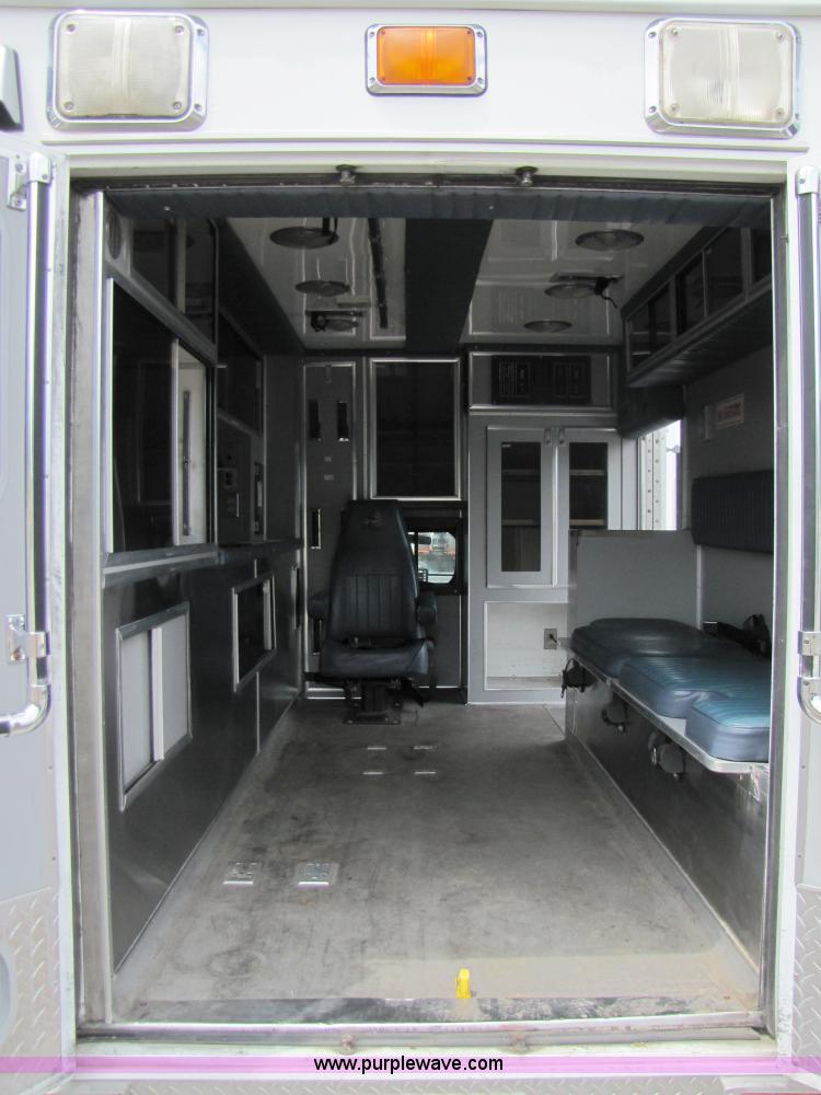 image for item 3510 1997 Ford F350 ambulance