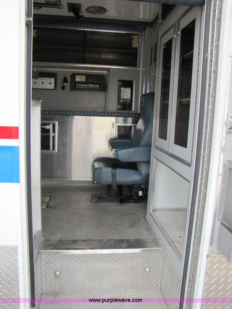 image for item 3510 1997 Ford F350 ambulance