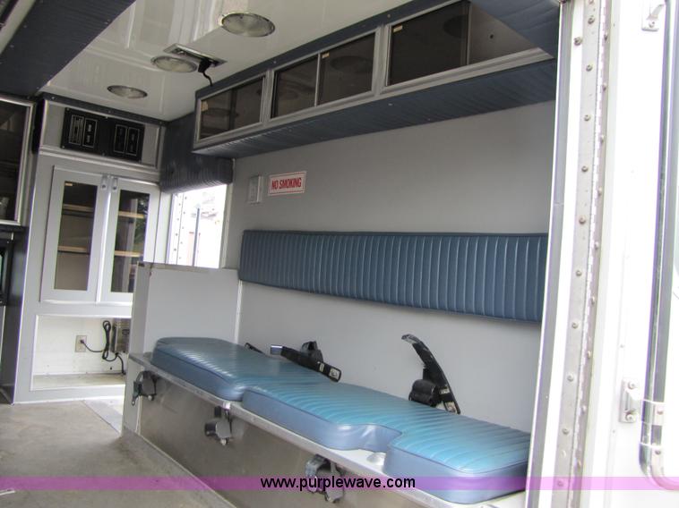 image for item 3510 1997 Ford F350 ambulance