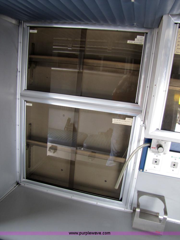 image for item 3510 1997 Ford F350 ambulance