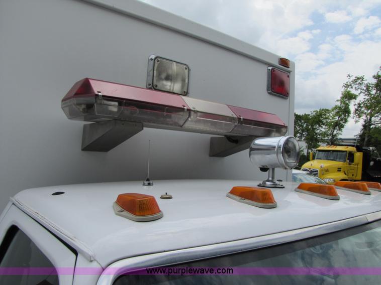 image for item 3510 1997 Ford F350 ambulance