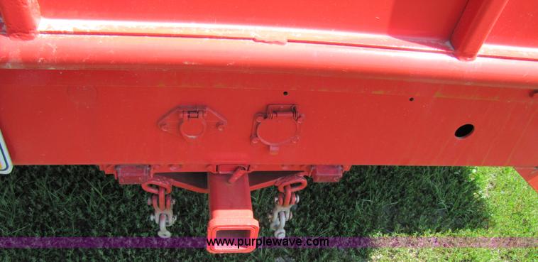 image for item 3513 1990 Ford F450 Super Duty truck with service body