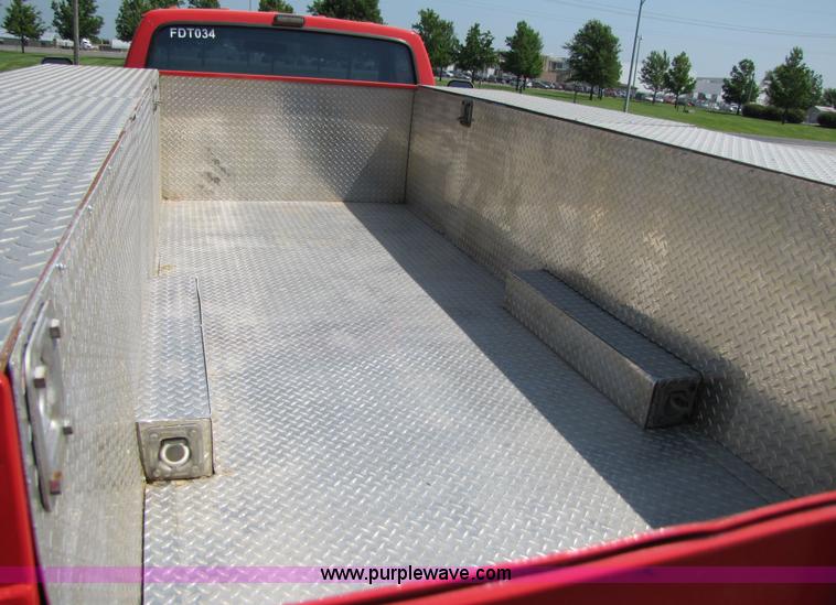 image for item 3513 1990 Ford F450 Super Duty truck with service body