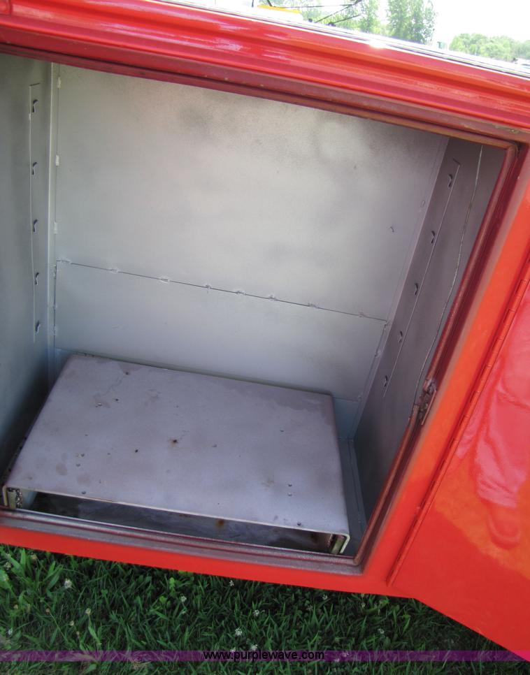 image for item 3513 1990 Ford F450 Super Duty truck with service body