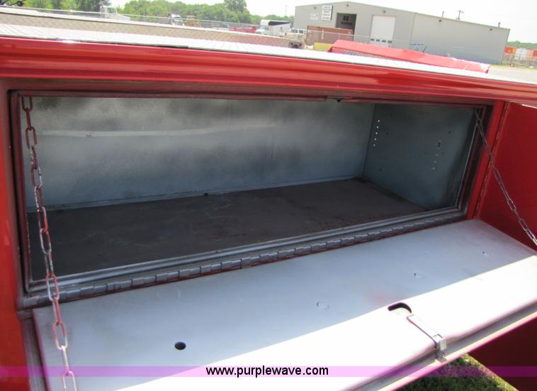 image for item 3513 1990 Ford F450 Super Duty truck with service body