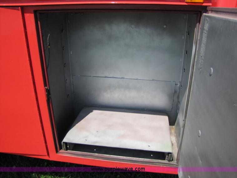 image for item 3513 1990 Ford F450 Super Duty truck with service body