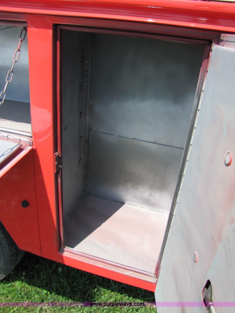 image for item 3513 1990 Ford F450 Super Duty truck with service body