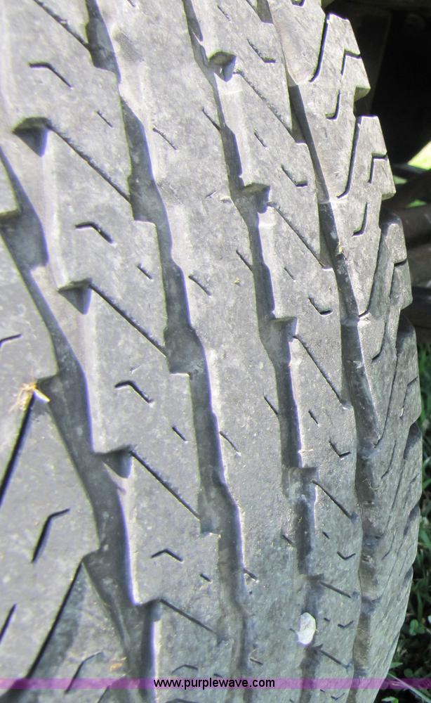 image for item 3513 1990 Ford F450 Super Duty truck with service body