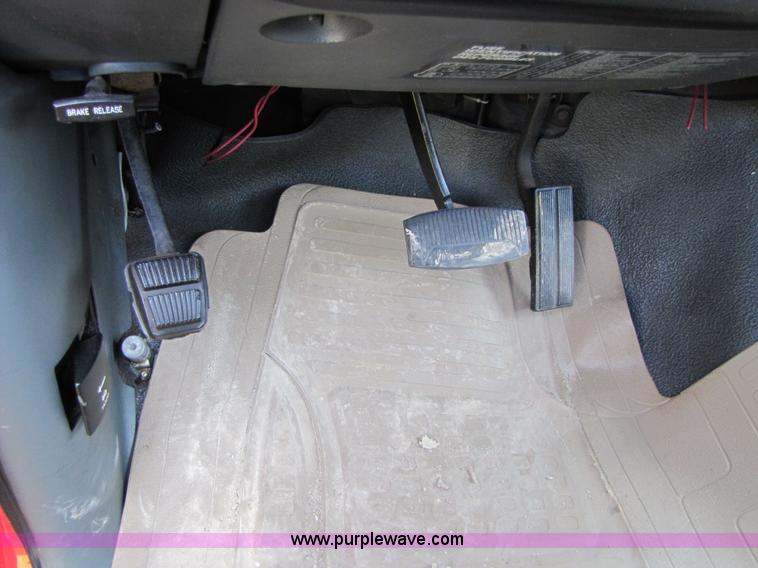 image for item 3513 1990 Ford F450 Super Duty truck with service body