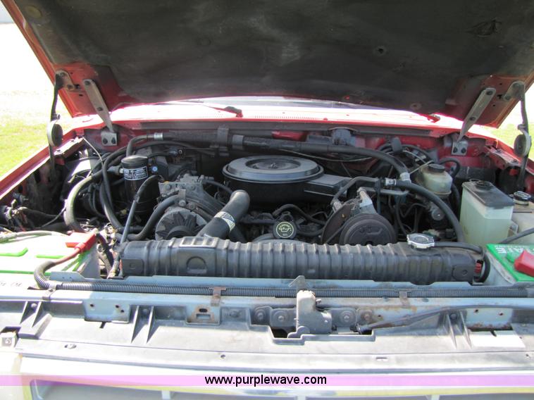 image for item 3513 1990 Ford F450 Super Duty truck with service body