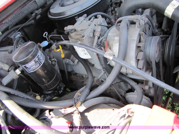 image for item 3513 1990 Ford F450 Super Duty truck with service body