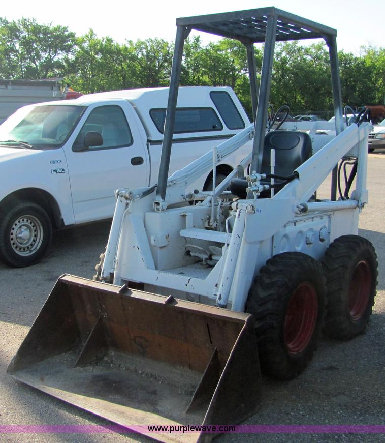 image for item 4762 Bobcat M600 skid steer