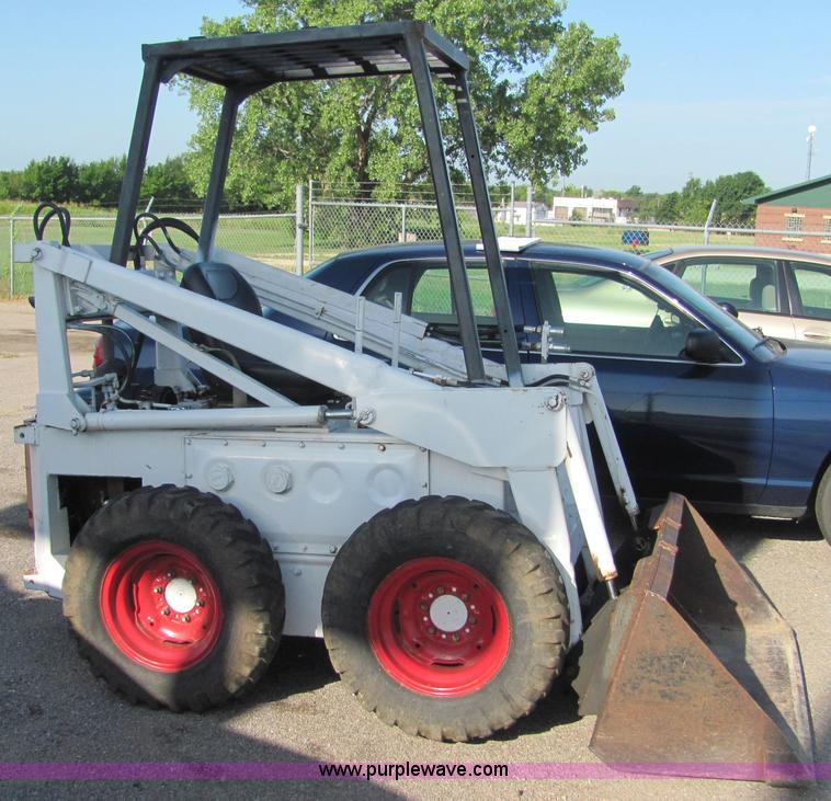 image for item 4762 Bobcat M600 skid steer
