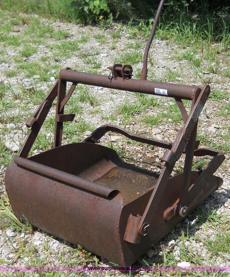 image for item 5009 Dearborn 19-6 dirt scoop