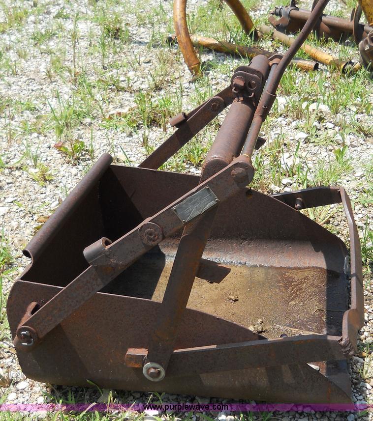 image for item 5009 Dearborn 19-6 dirt scoop