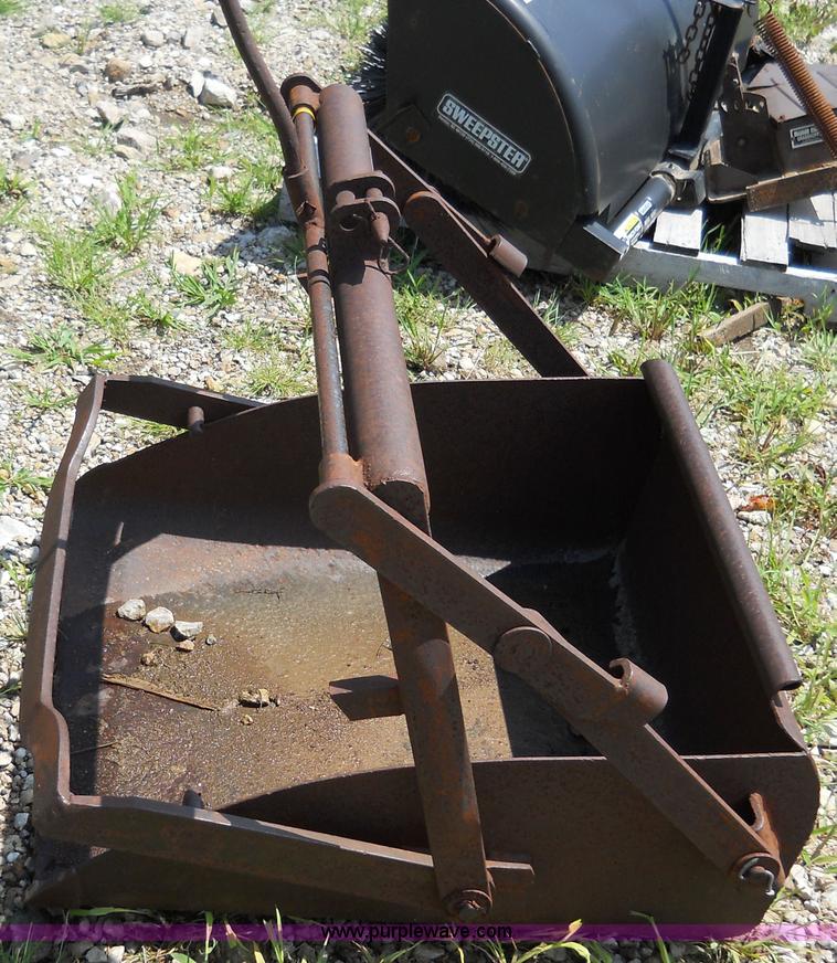 image for item 5009 Dearborn 19-6 dirt scoop